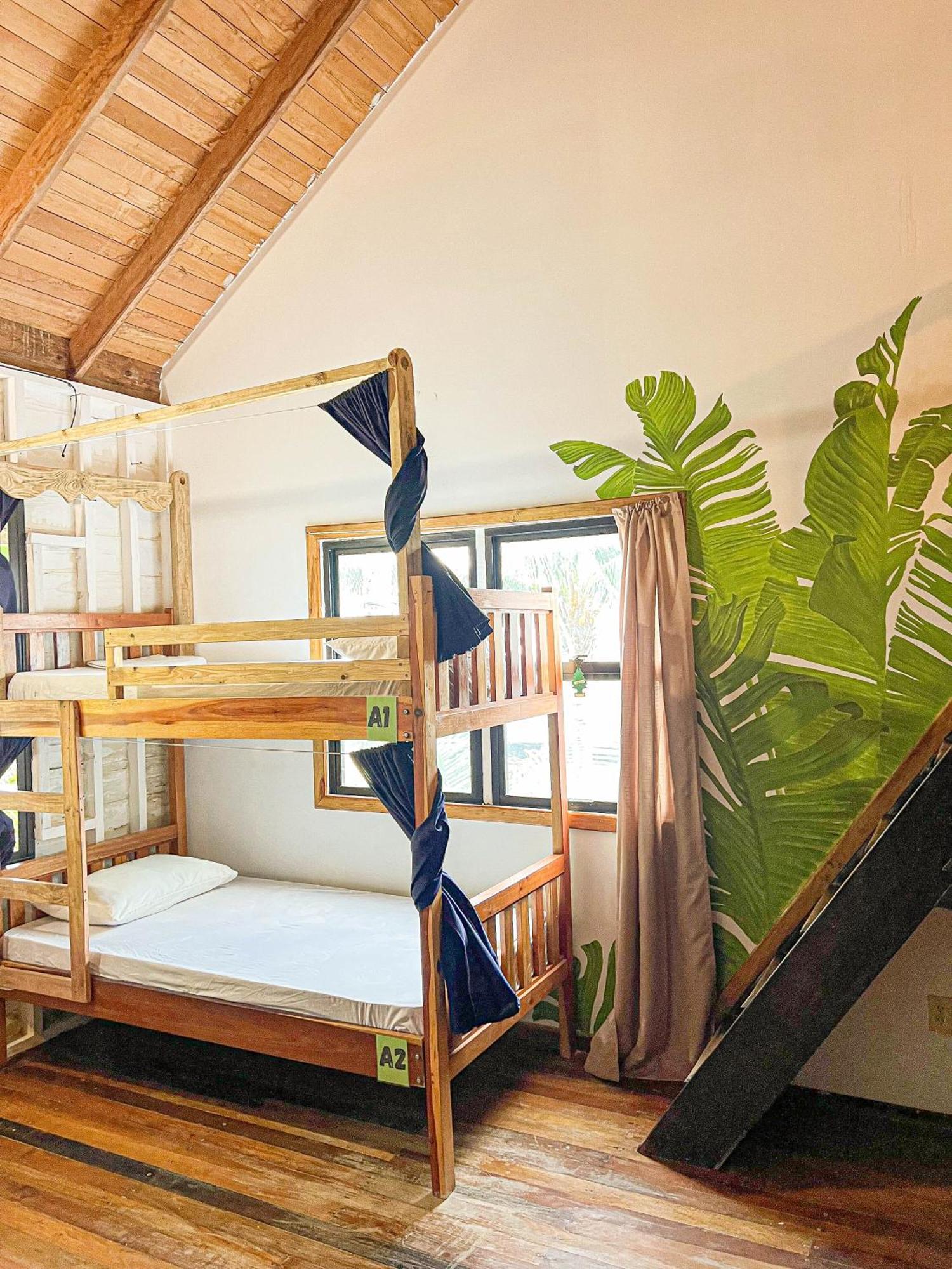 Bella'S Backpackers Hostel Cayo Caulker Exterior foto