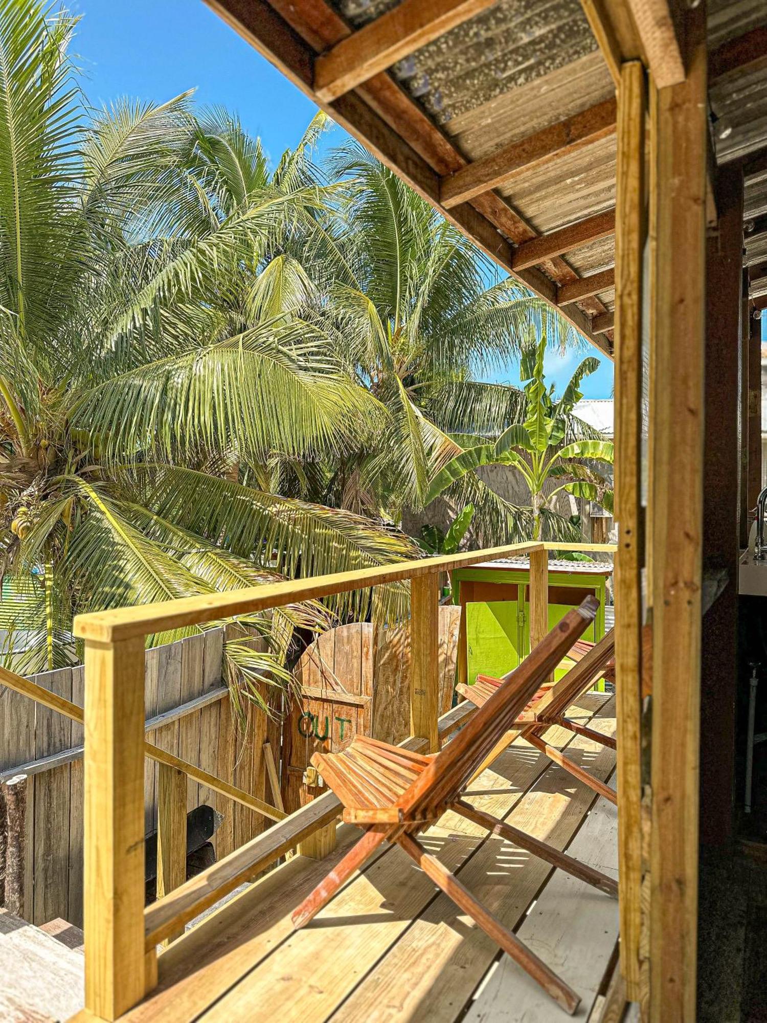 Bella'S Backpackers Hostel Cayo Caulker Exterior foto