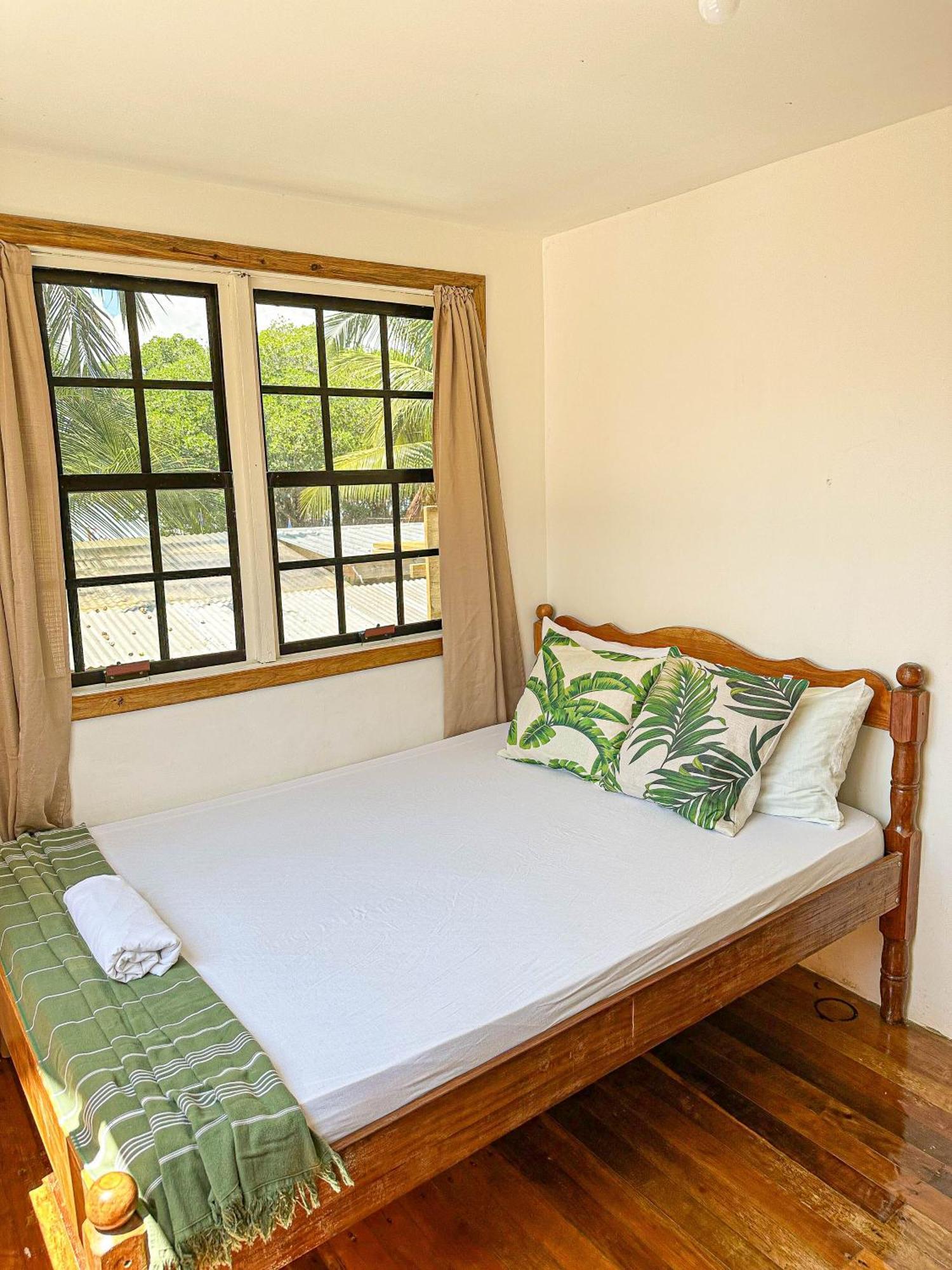 Bella'S Backpackers Hostel Cayo Caulker Habitación foto