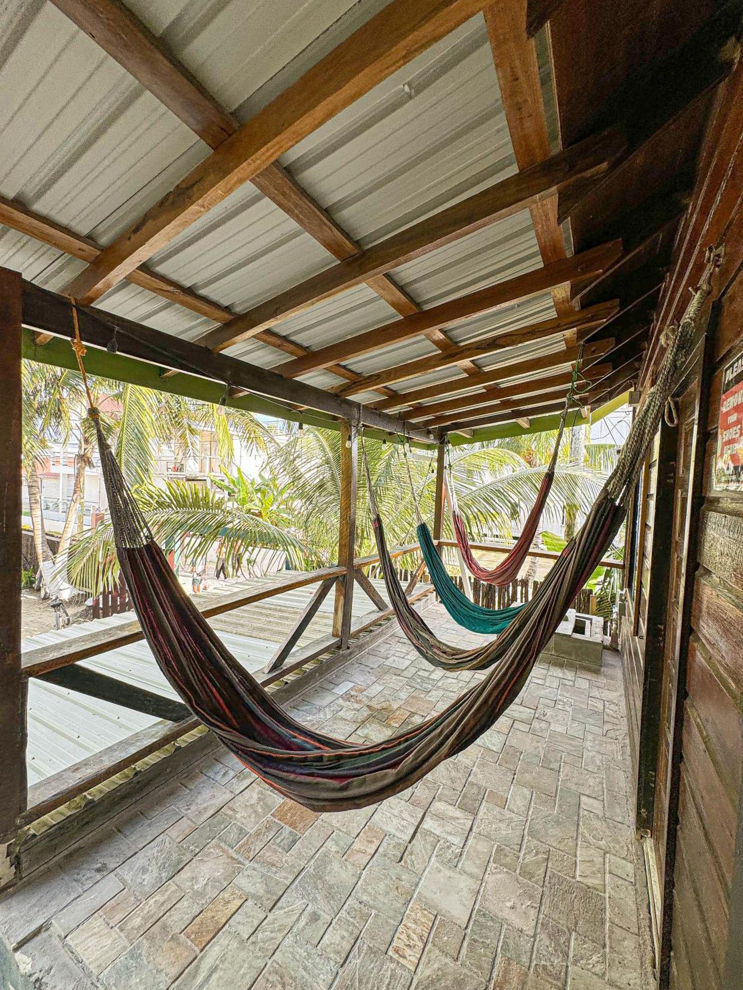 Bella'S Backpackers Hostel Cayo Caulker Exterior foto