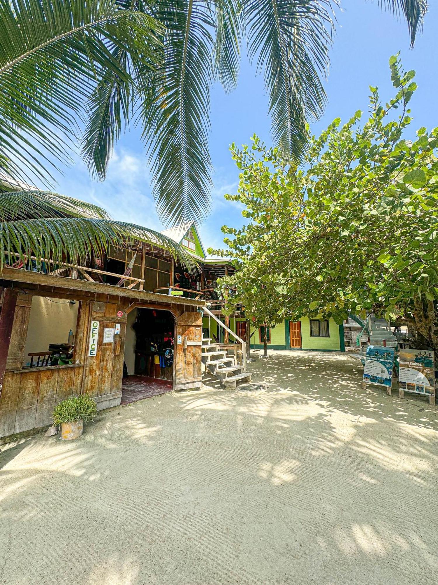 Bella'S Backpackers Hostel Cayo Caulker Exterior foto