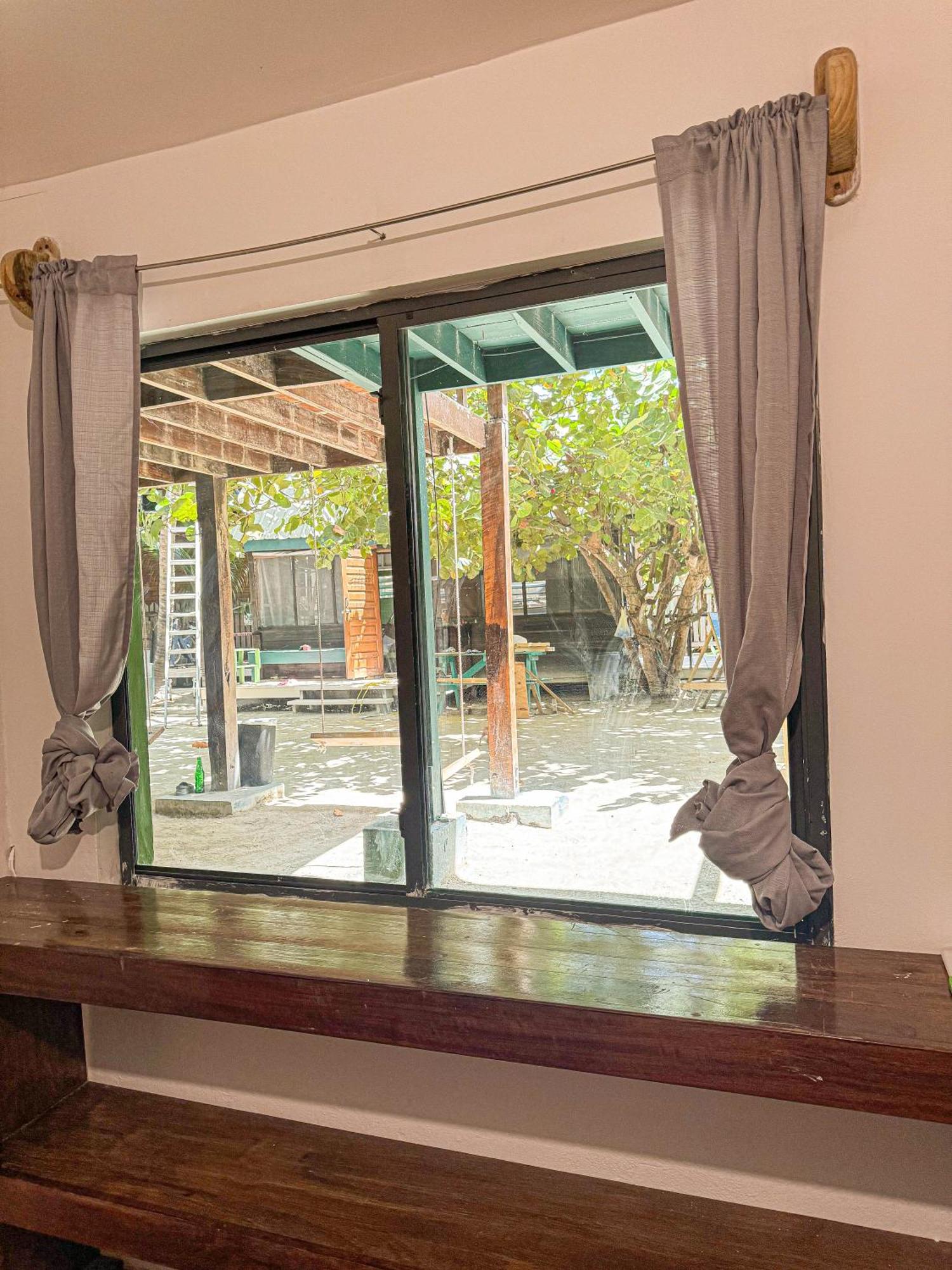 Bella'S Backpackers Hostel Cayo Caulker Exterior foto